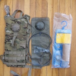 Army camelbak with extra bladder and cleaning kit